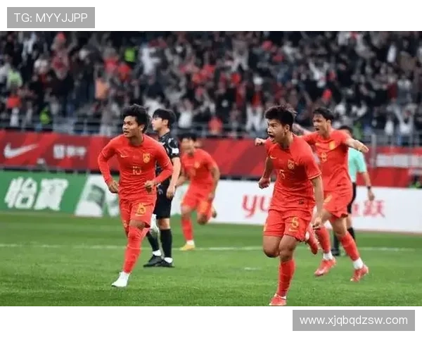 国足备战世界杯预选赛主帅调整阵容引发球迷热议新老交替目标明确